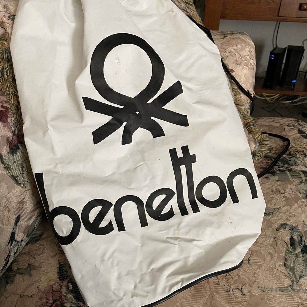 Vintage 90’s United Colors of Benetton white Backpack Drawstring Travel Bag.